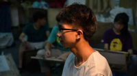 初二学生玩手机上瘾怎么办啊