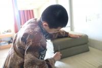 单亲家庭的14岁少年懂得感恩